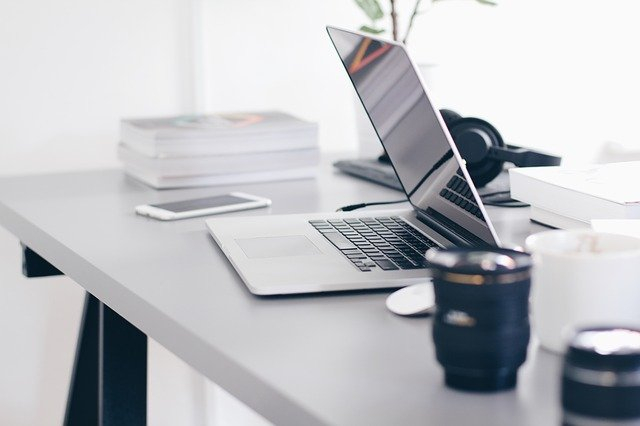Ufficio high-tech: gli accessori che non possono mancare