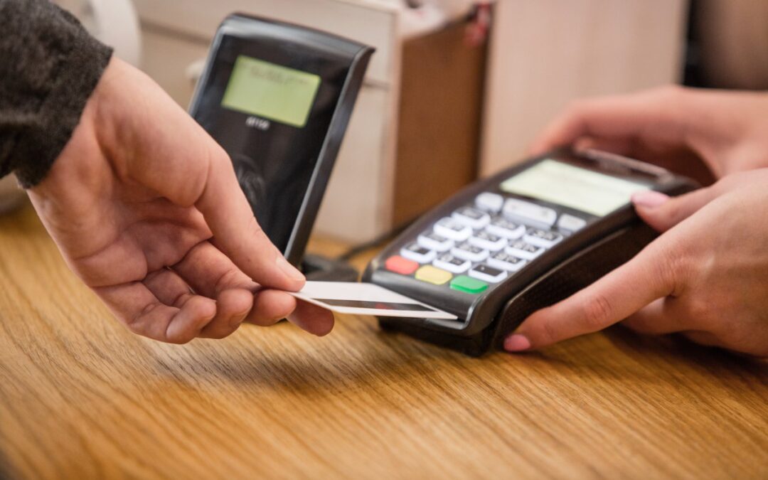 Il turismo traina i pagamenti digitali: ecco le città più cashless