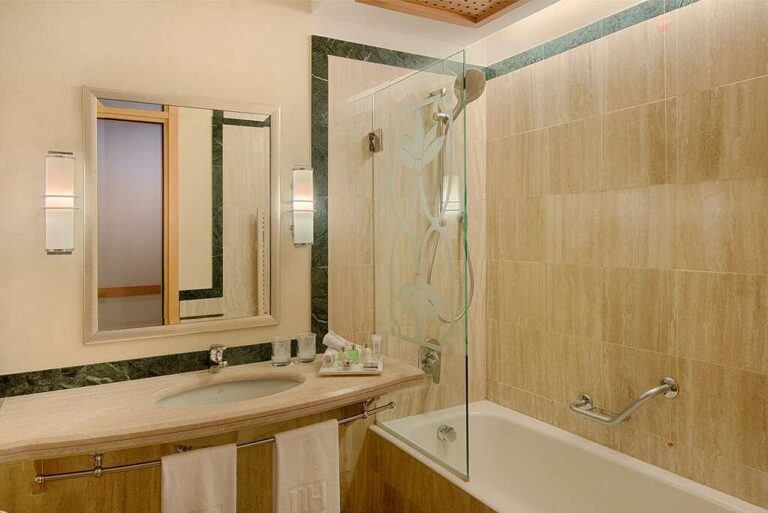 bathroom 1 768x513