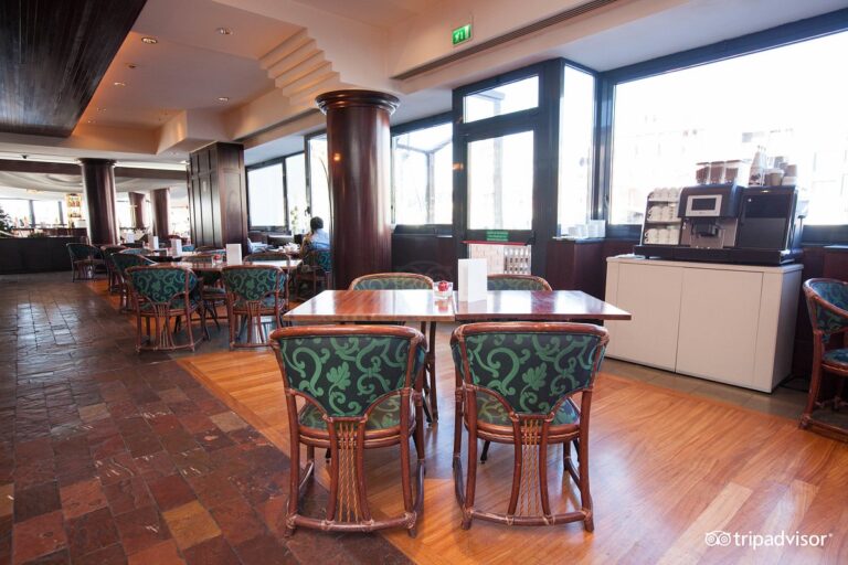 breakfast area v5220047 768x512