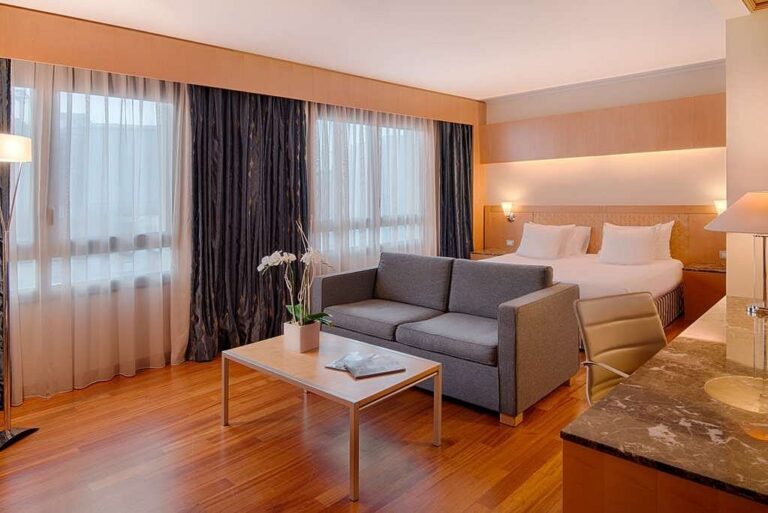 junior suite with views 768x513