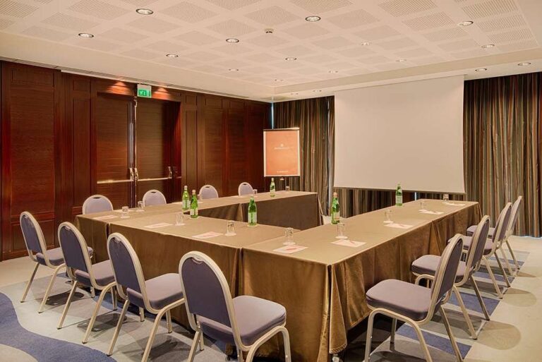 meeting room u shapped 768x513