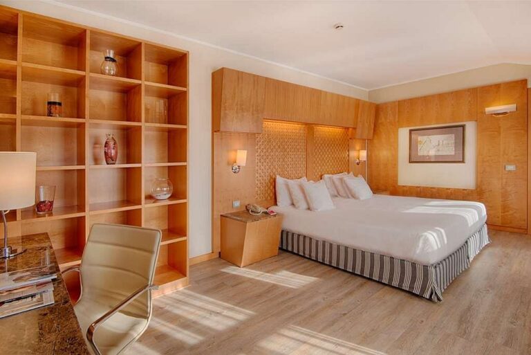 premium room with views 768x513