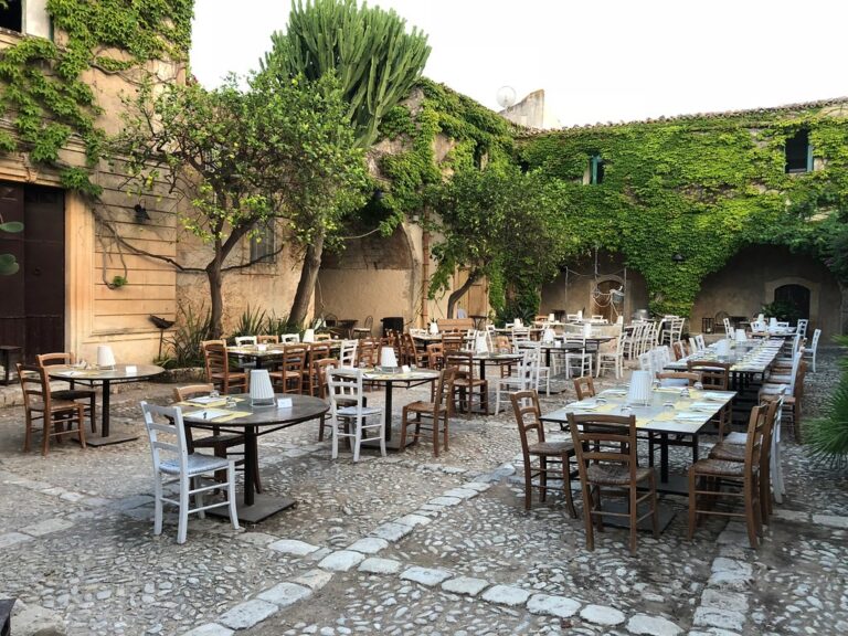 sala esterna 1 768x576