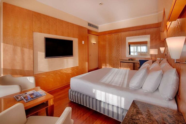 suite with views 2 768x513