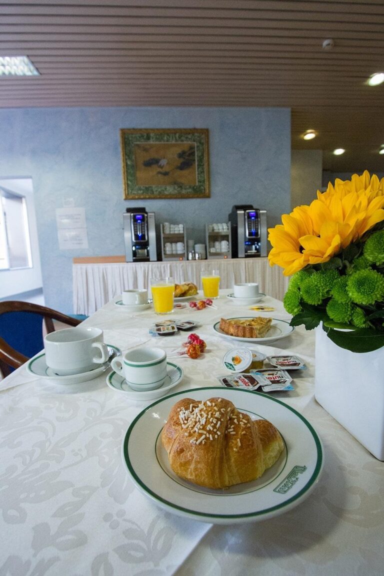 HotelMilanoOrnato colazione 768x1152