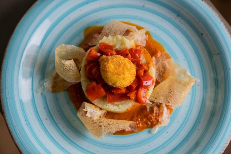 crispy yolk with potatoes 1 768x512