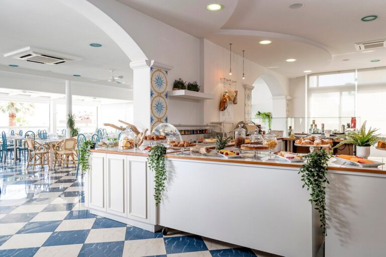 LuxorCattolicaHotelBeach 16 768x512