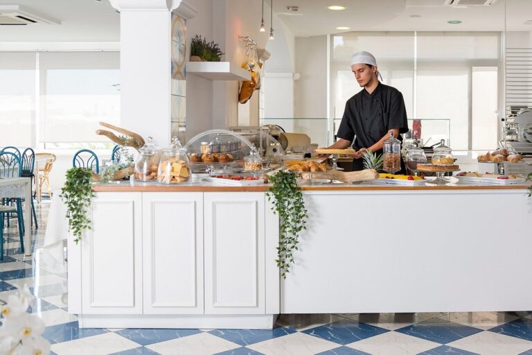 LuxorCattolicaHotelBeach 20 768x512