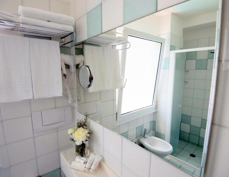 LuxorCattolicaHotelBeach 6 768x595