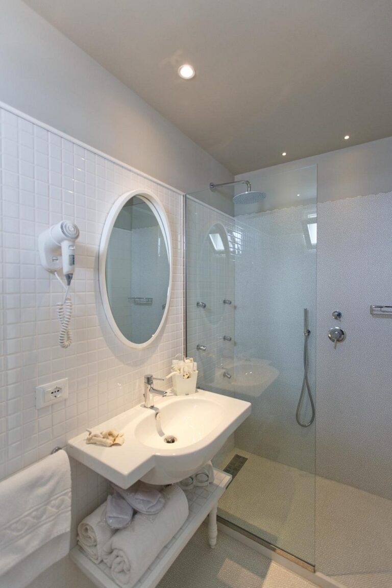 LuxorCattolicaHotelBeach 7 768x1152