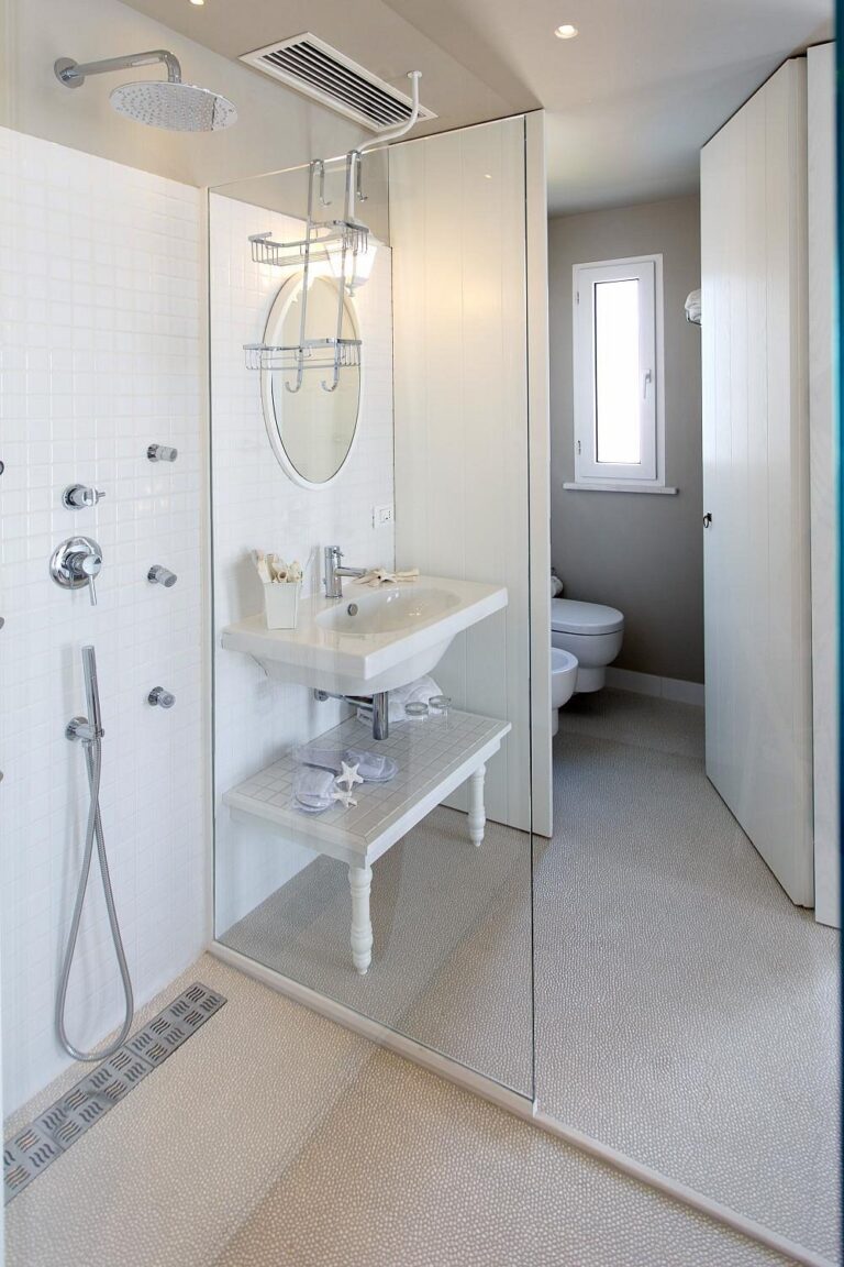 LuxorCattolicaHotelBeach 8 768x1152