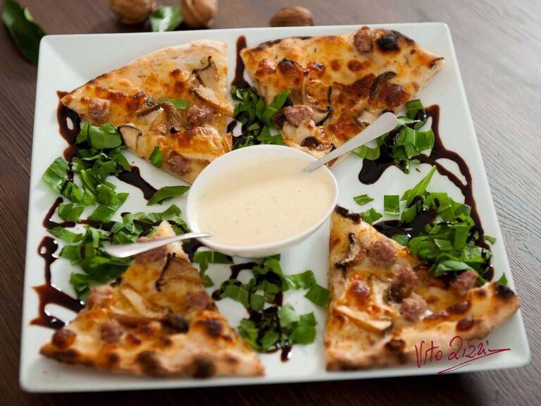 pizza salsiccia funghi 1 768x576