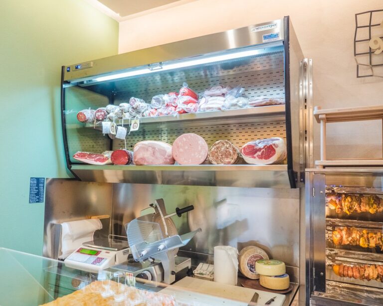 salumi e formaggi selezionati 1 768x614