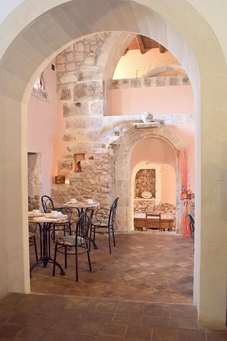 HotelLadyLusya 9 768x1152