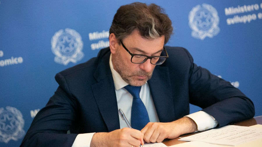 Giorgetti firma decreti su rafforzamento contratti di sviluppo