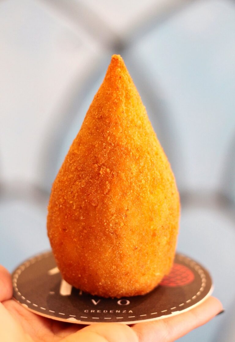 sua maesta 1 768x1116