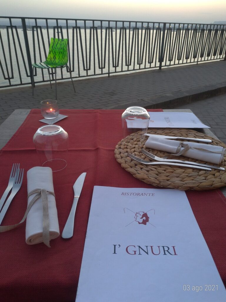 tavolo vista mare 1 768x1025