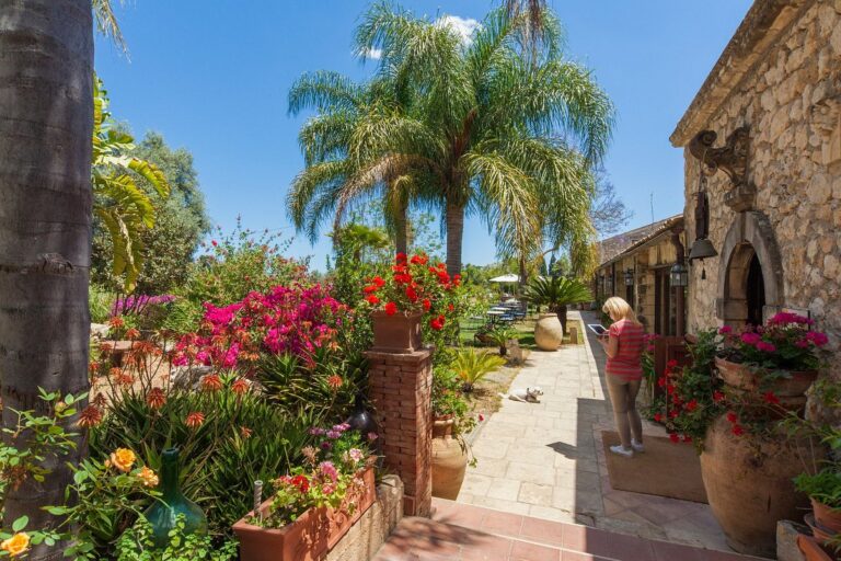 villadeipapiri 8 768x512