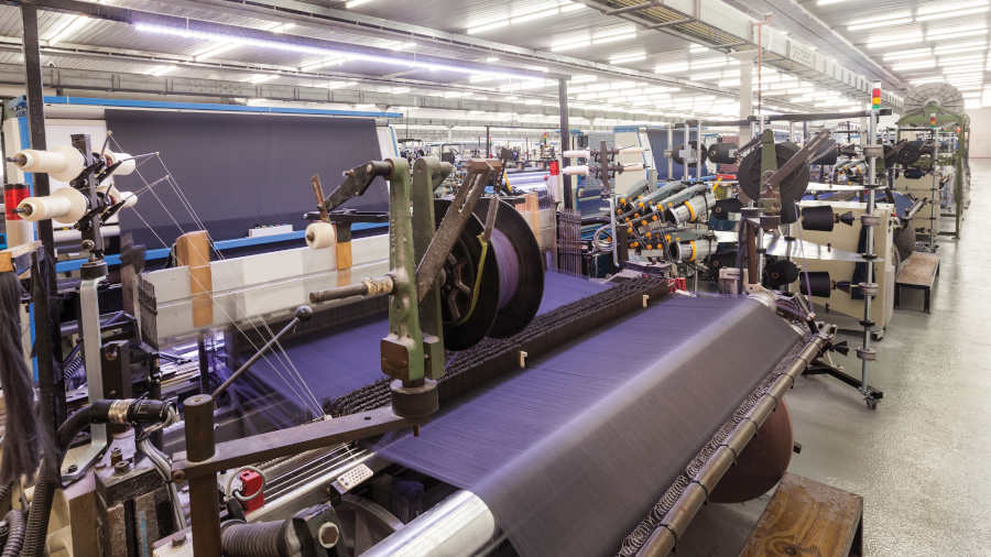Giorgetti firma decreti a sostegno industria tessile di Prato e Biella